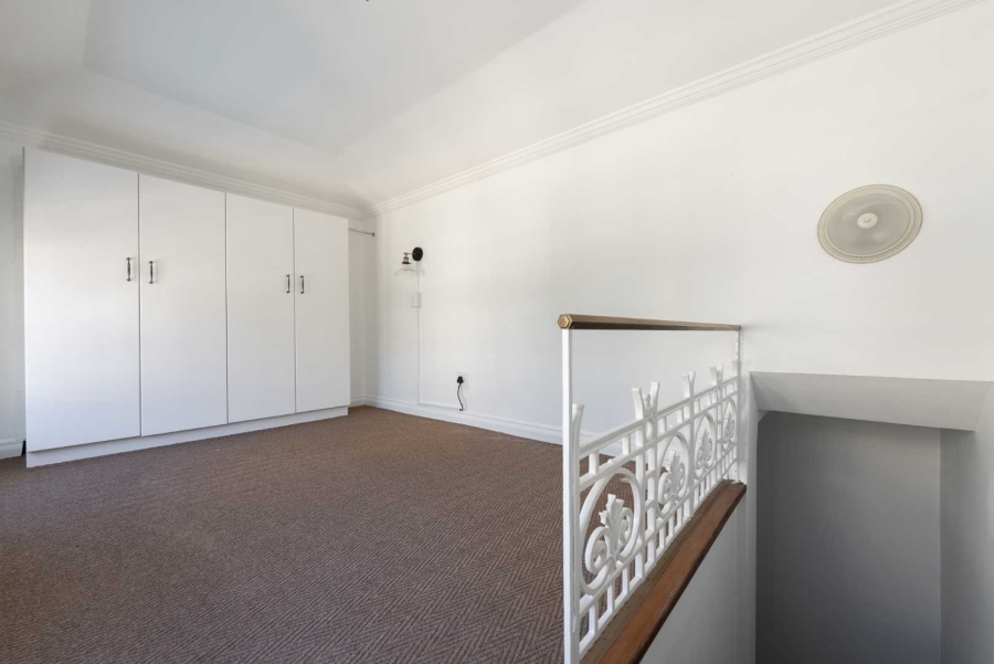 2 Bedroom Property for Sale in Green Point Western Cape